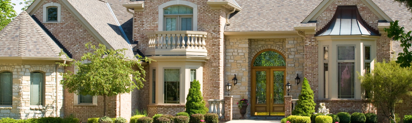 several houses on a residential street